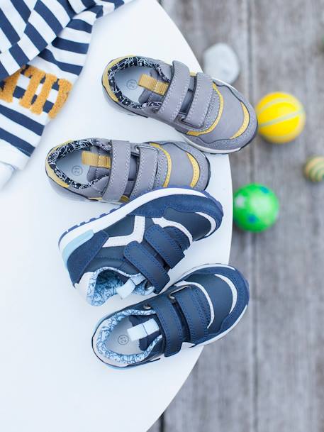 Zapatillas deportivas estilo running con tiras autoadherentes bebé niño GRIS MEDIO LISO CON MOTIVOS 