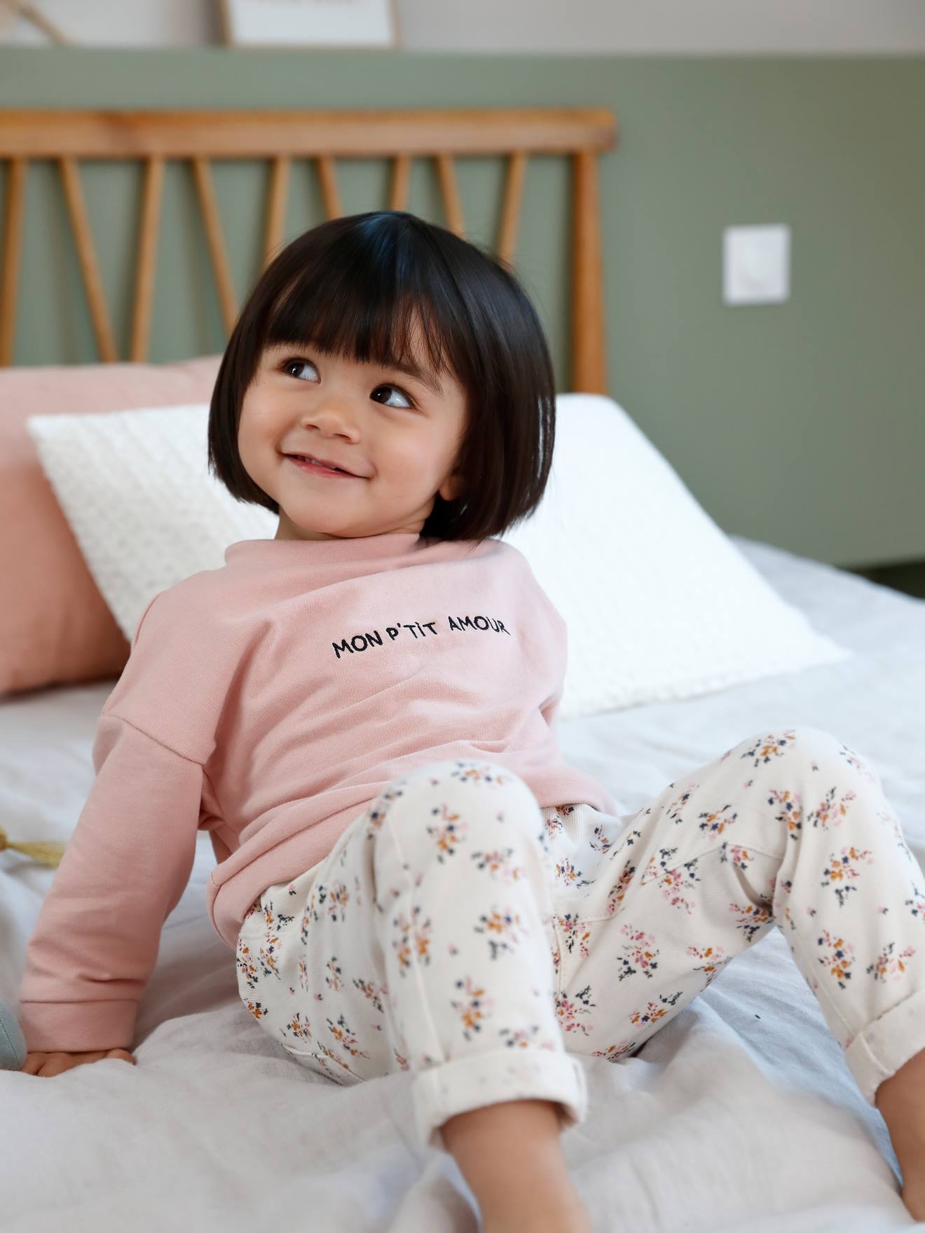 Pantalón vaquero bordado y cinturón con estampado floral para bebé niña :  comprar online - Pantalones, vaqueros y pantalones de chándal | DPAM
