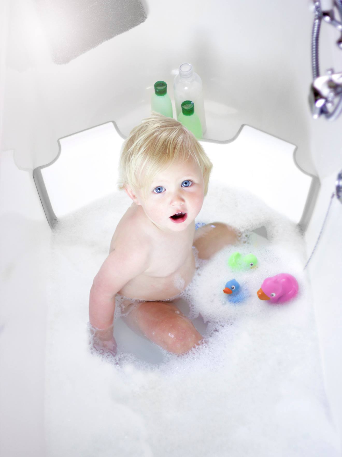 El nuevo reductor para bañera de BABYDAM es una barrera y presa para el  agua de la bañera que la transforma en una bañera exclusiva para tu bebé o  niñ@